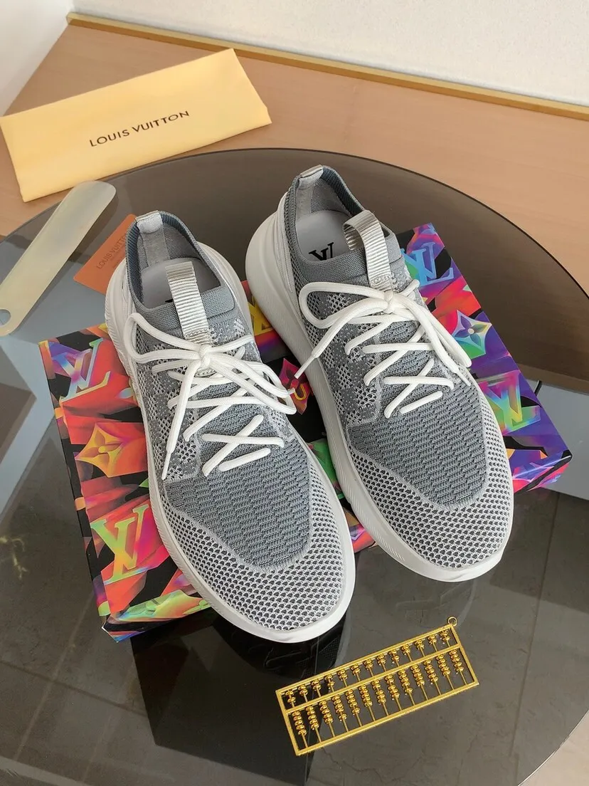 Factory price 460. LV* Louis Vuitton ~ Brand new low-top men's socks shoes 👟, made of special elastic knitted fabric consistent with the high-end original version, thickened and thickened to ensure practicality and wrinkle resistance in many seasons, and they will never deform or become loose after repeated stretching! It feels light and comfortable on your feet! Size: 38-45 (45 is custom-made and cannot be returned or exchanged)